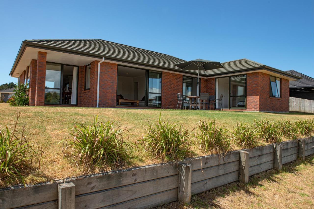 The Waterfront Ruakaka - Ruakaka Holiday Home Eksteriør bilde
