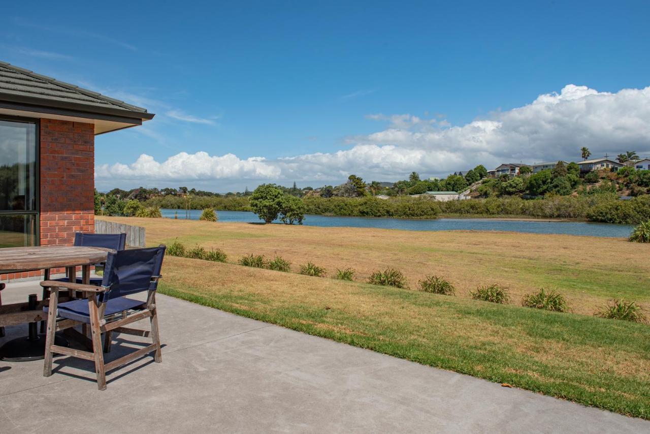 The Waterfront Ruakaka - Ruakaka Holiday Home Eksteriør bilde