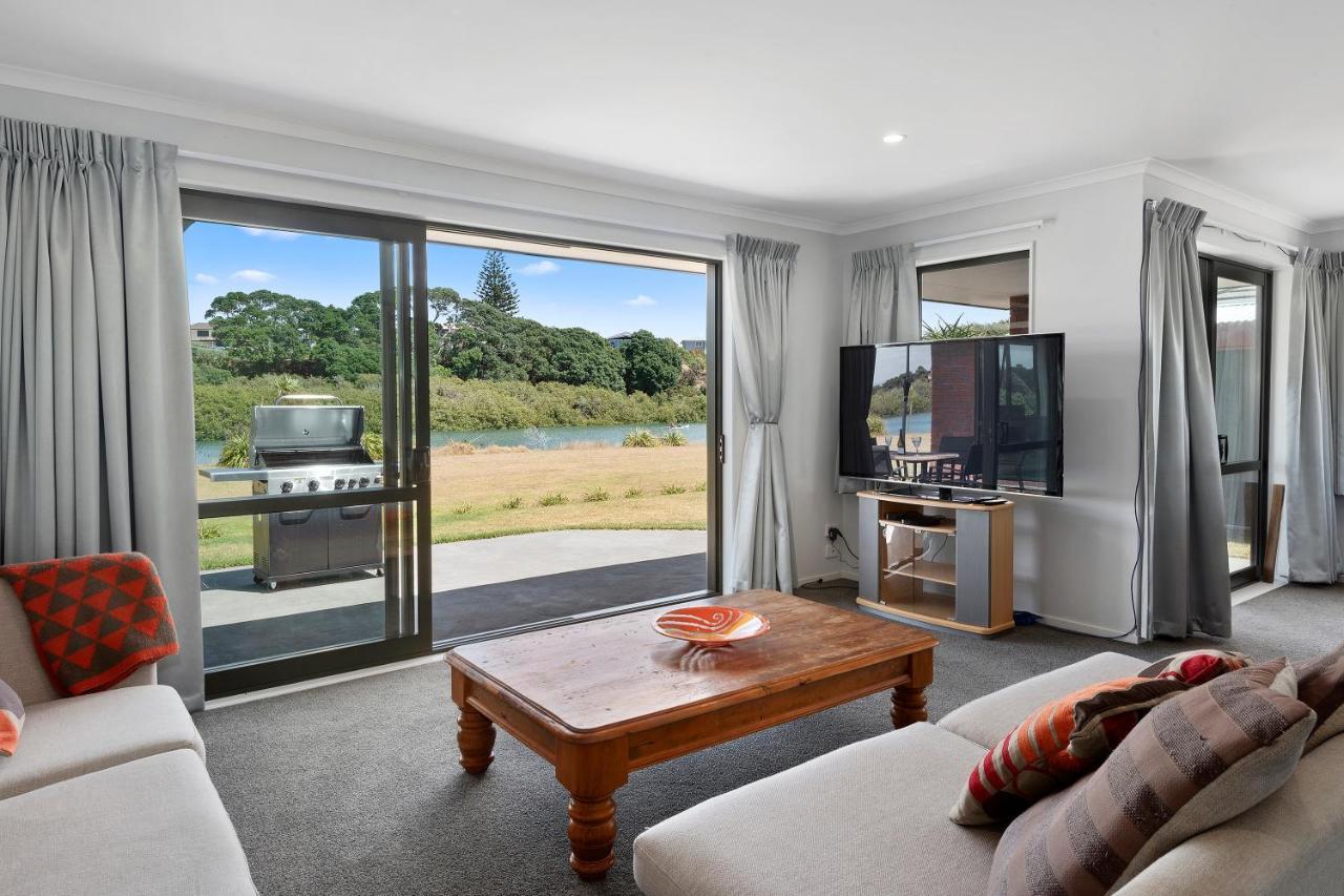 The Waterfront Ruakaka - Ruakaka Holiday Home Eksteriør bilde