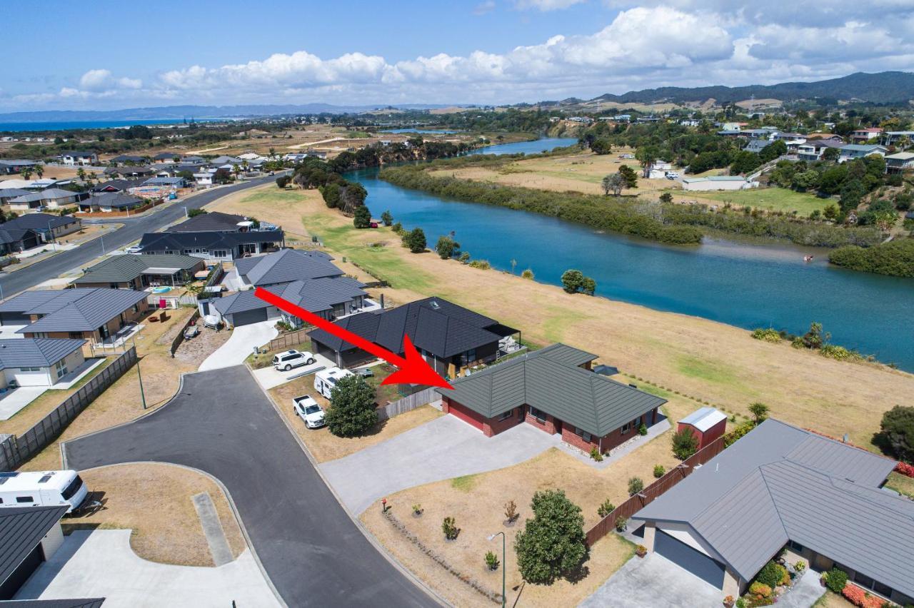 The Waterfront Ruakaka - Ruakaka Holiday Home Eksteriør bilde